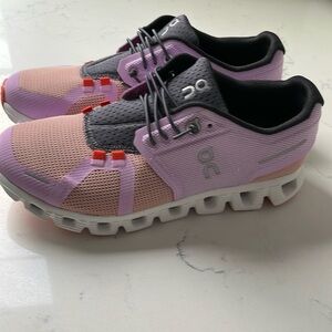 NWT On Cloud 5 Push Sneaker 6 Fiji/Rose